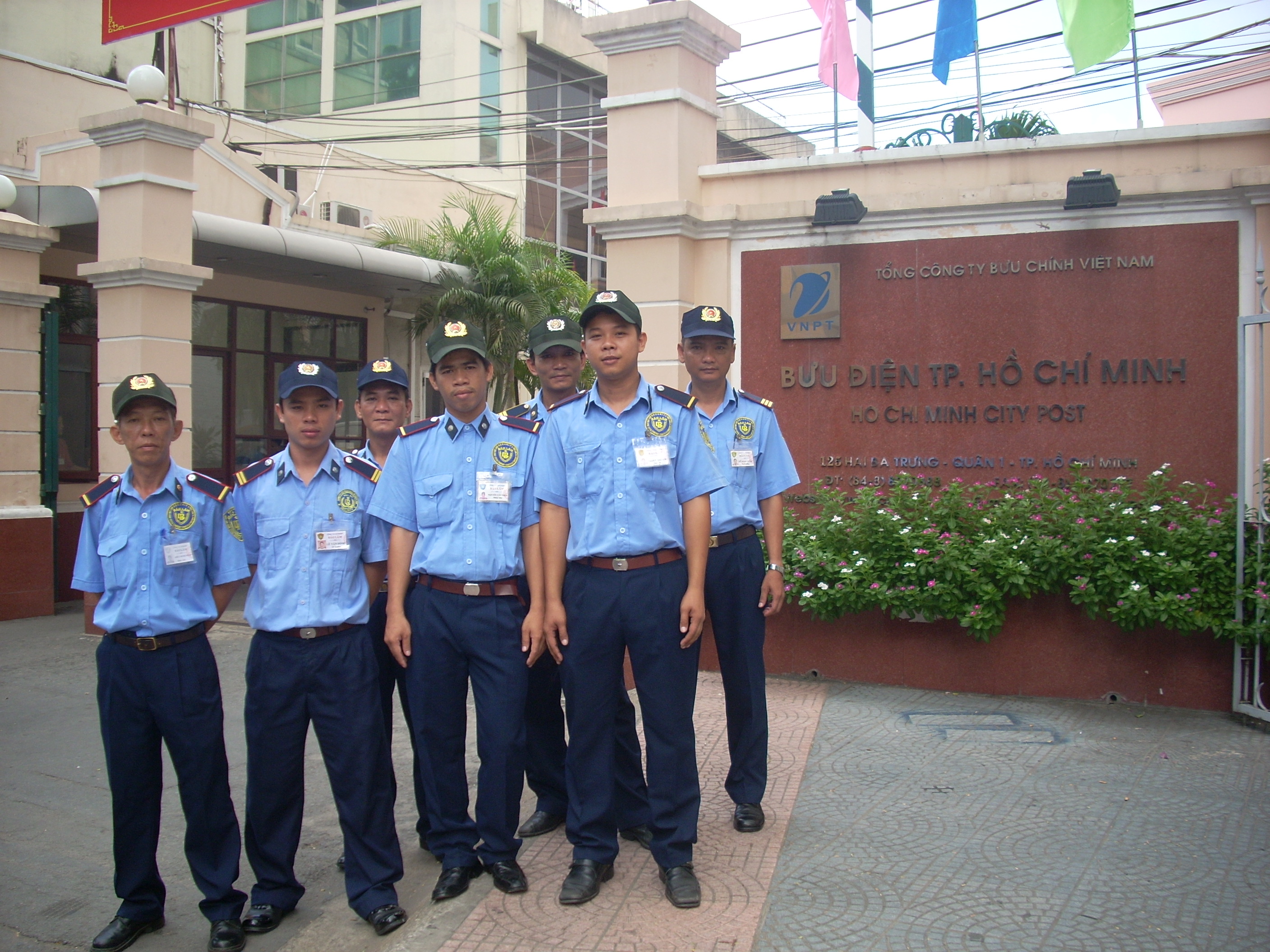 Bảo vệ bưu điện TPHCM